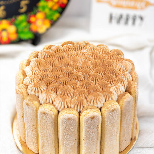 Tiramisu Cake